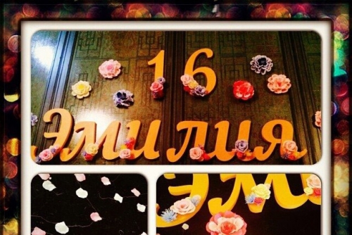 Цветочная декорация из пенопласта на ДР